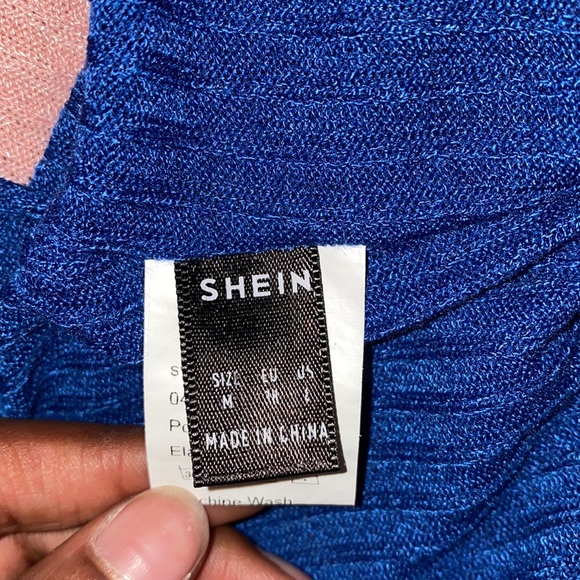 Trendy pink and blue halter top - Picture 3 of 4